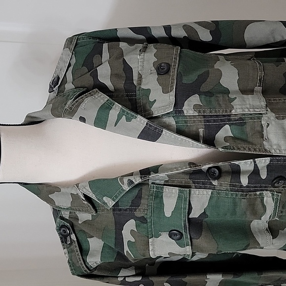 J. Crew Size M Camouflage Button Up Utility Shacket, Excellent Used Condition - Picture 2 of 13